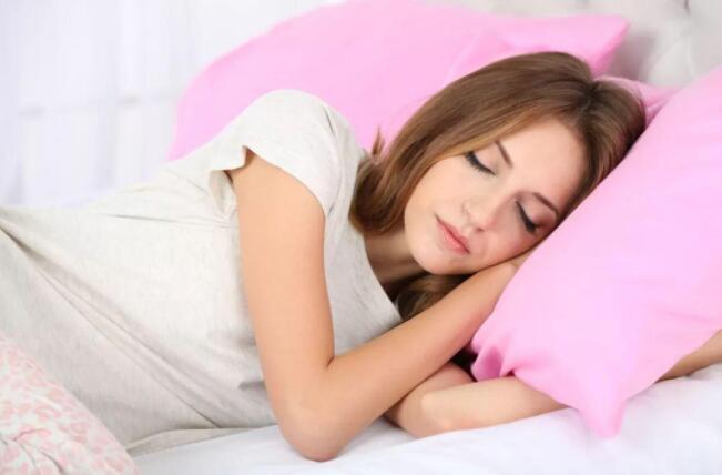 保护脊椎享科学睡眠，思莉谛普床垫让您睡个好觉
